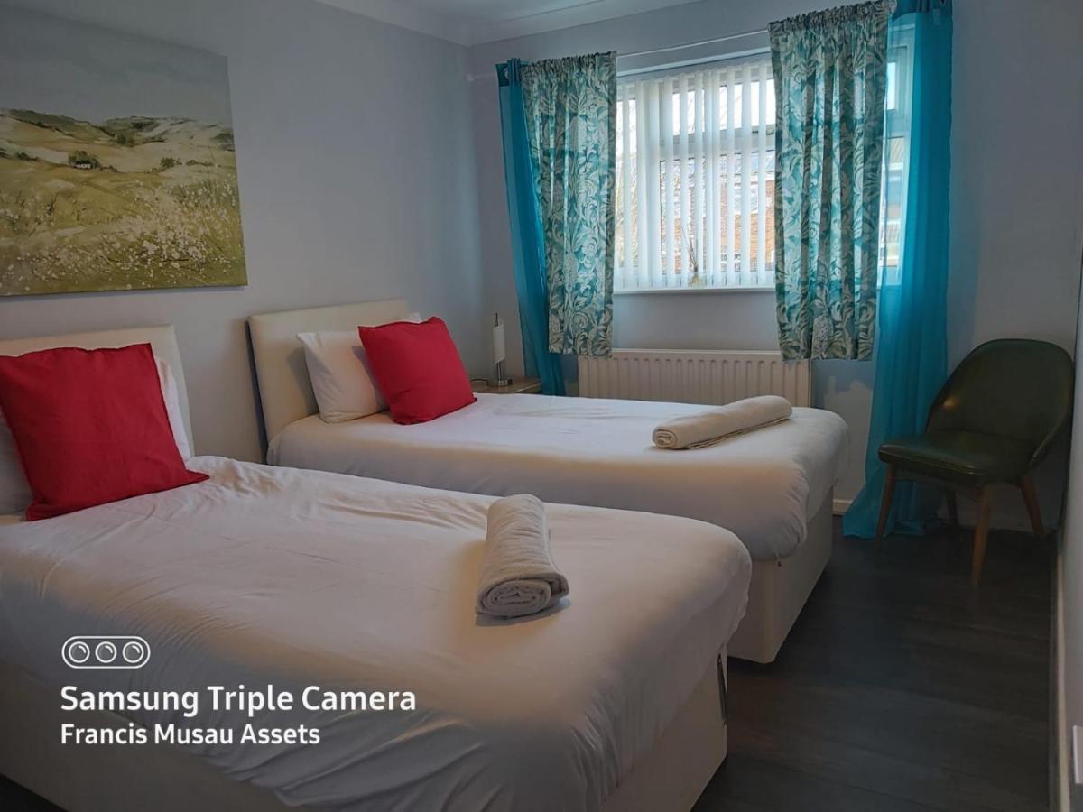 Penllech House - Huku Kwetu Notts - 3 Bedroom Spacious Lovely And Cosy With A Free Parking- Affordable And Suitable To Group Business Travellers นอตติงแฮม ภายนอก รูปภาพ