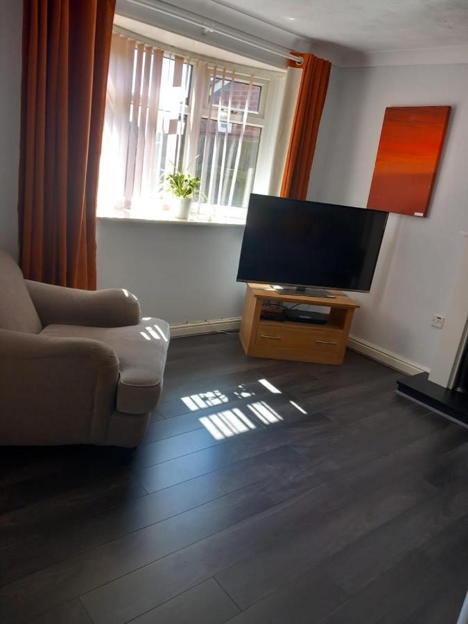 Penllech House - Huku Kwetu Notts - 3 Bedroom Spacious Lovely And Cosy With A Free Parking- Affordable And Suitable To Group Business Travellers นอตติงแฮม ภายนอก รูปภาพ