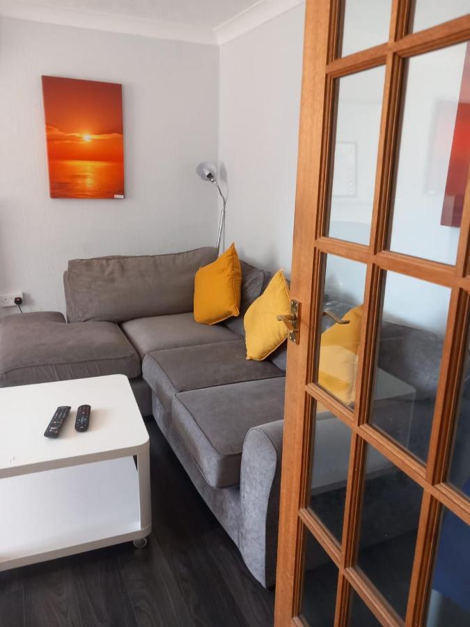 Penllech House - Huku Kwetu Notts - 3 Bedroom Spacious Lovely And Cosy With A Free Parking- Affordable And Suitable To Group Business Travellers นอตติงแฮม ภายนอก รูปภาพ