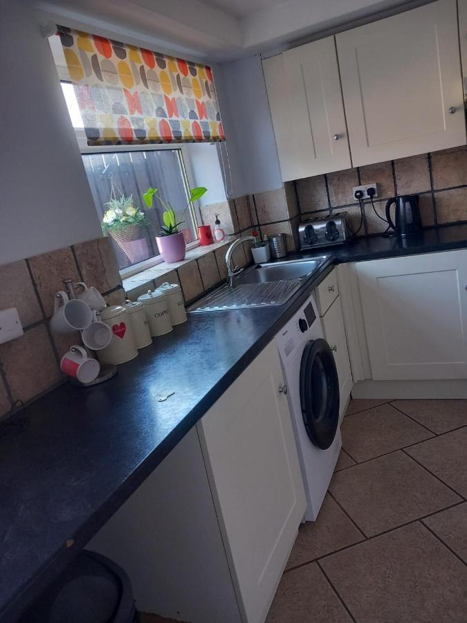 Penllech House - Huku Kwetu Notts - 3 Bedroom Spacious Lovely And Cosy With A Free Parking- Affordable And Suitable To Group Business Travellers นอตติงแฮม ภายนอก รูปภาพ