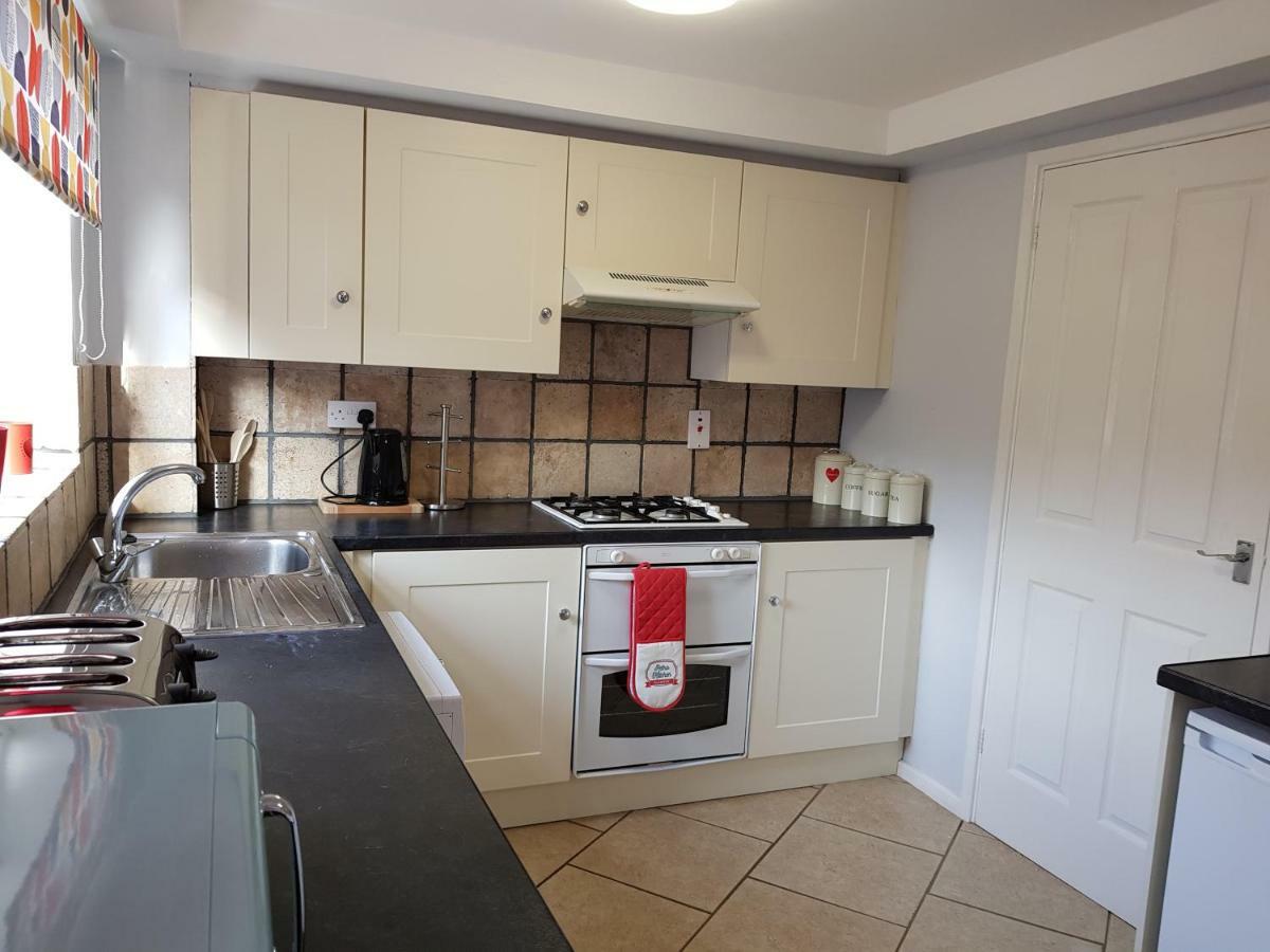 Penllech House - Huku Kwetu Notts - 3 Bedroom Spacious Lovely And Cosy With A Free Parking- Affordable And Suitable To Group Business Travellers นอตติงแฮม ภายนอก รูปภาพ