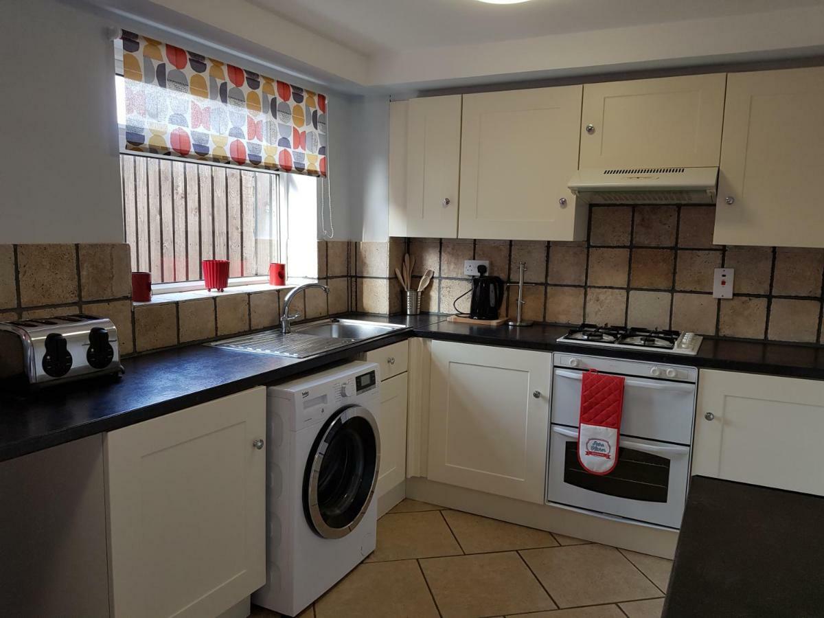Penllech House - Huku Kwetu Notts - 3 Bedroom Spacious Lovely And Cosy With A Free Parking- Affordable And Suitable To Group Business Travellers นอตติงแฮม ภายนอก รูปภาพ