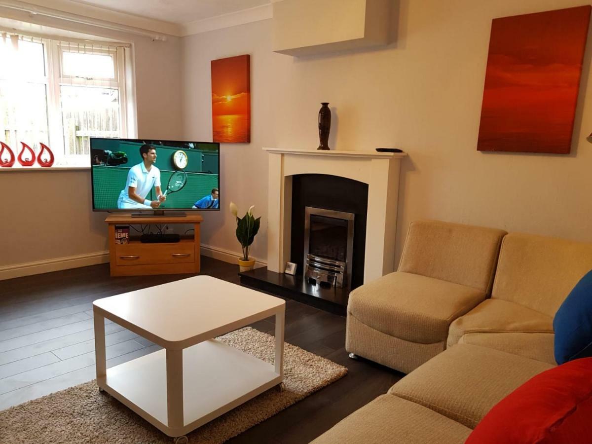 Penllech House - Huku Kwetu Notts - 3 Bedroom Spacious Lovely And Cosy With A Free Parking- Affordable And Suitable To Group Business Travellers นอตติงแฮม ภายนอก รูปภาพ