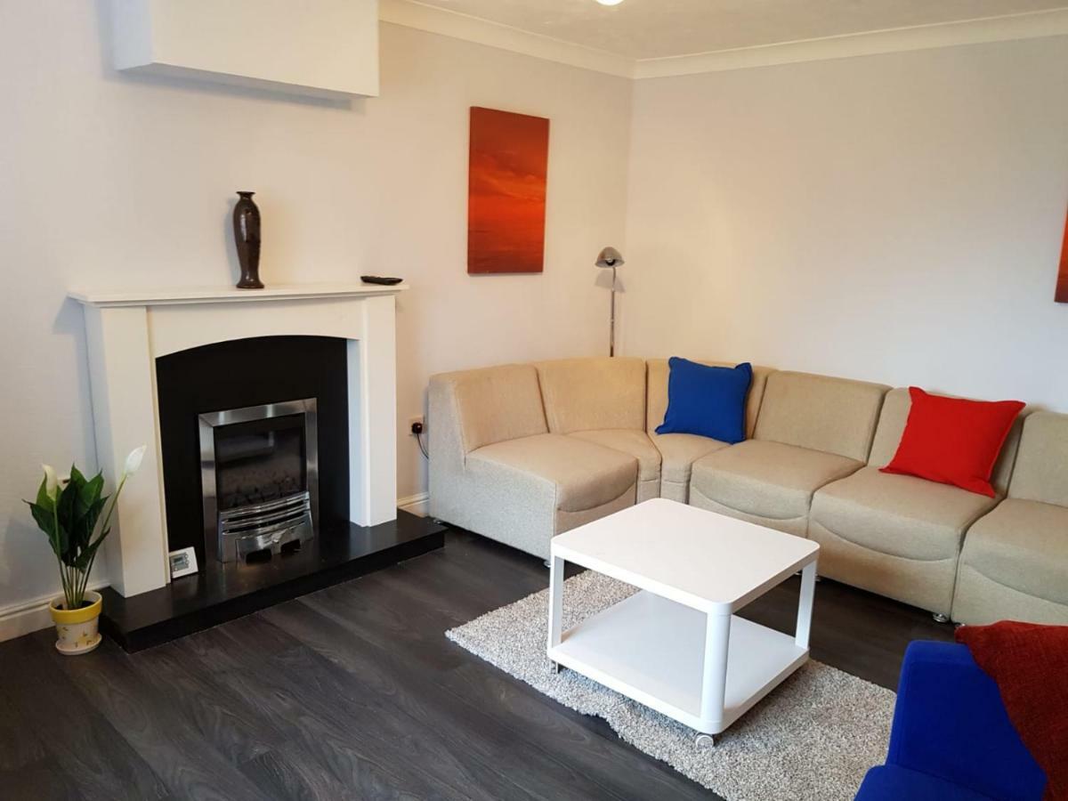 Penllech House - Huku Kwetu Notts - 3 Bedroom Spacious Lovely And Cosy With A Free Parking- Affordable And Suitable To Group Business Travellers นอตติงแฮม ภายนอก รูปภาพ