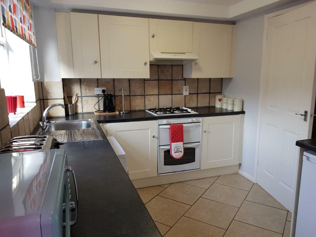 Penllech House - Huku Kwetu Notts - 3 Bedroom Spacious Lovely And Cosy With A Free Parking- Affordable And Suitable To Group Business Travellers นอตติงแฮม ภายนอก รูปภาพ