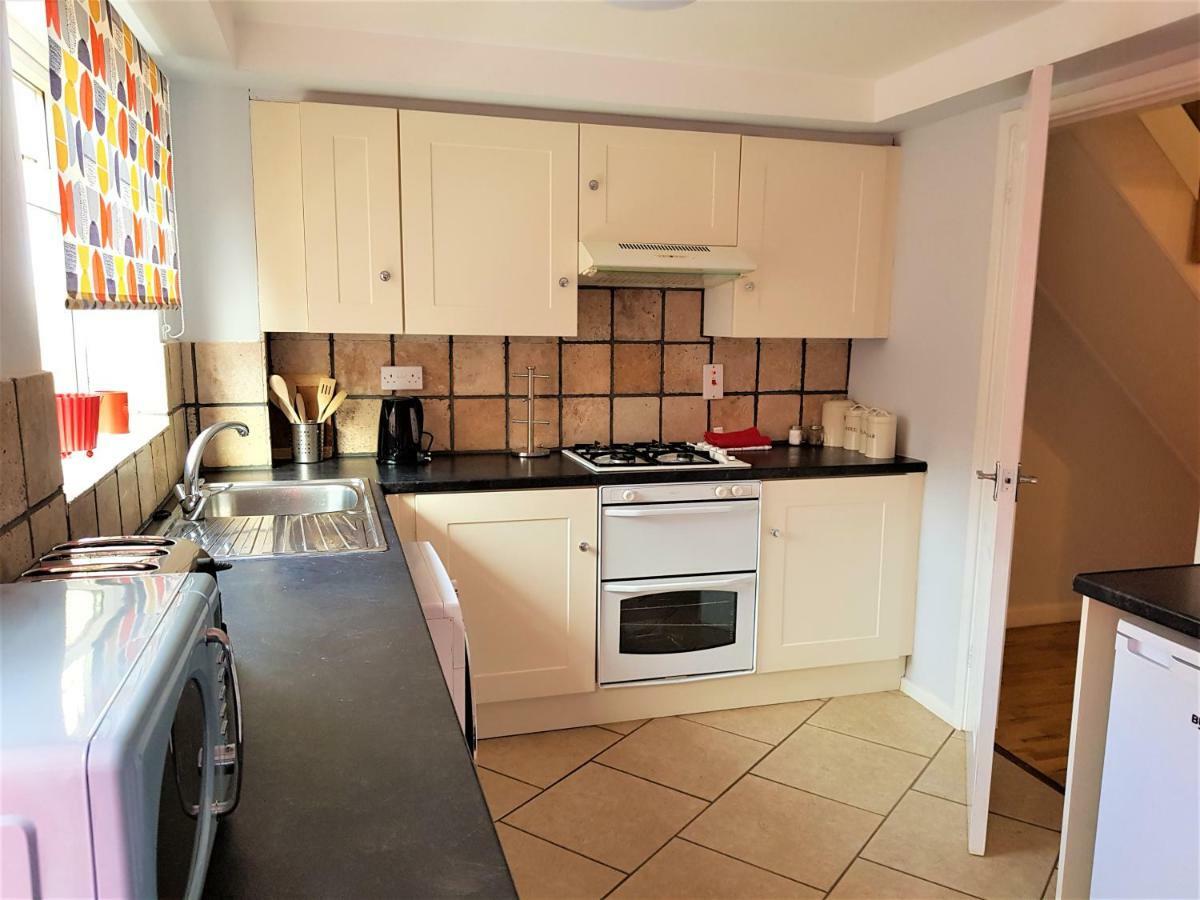 Penllech House - Huku Kwetu Notts - 3 Bedroom Spacious Lovely And Cosy With A Free Parking- Affordable And Suitable To Group Business Travellers นอตติงแฮม ภายนอก รูปภาพ