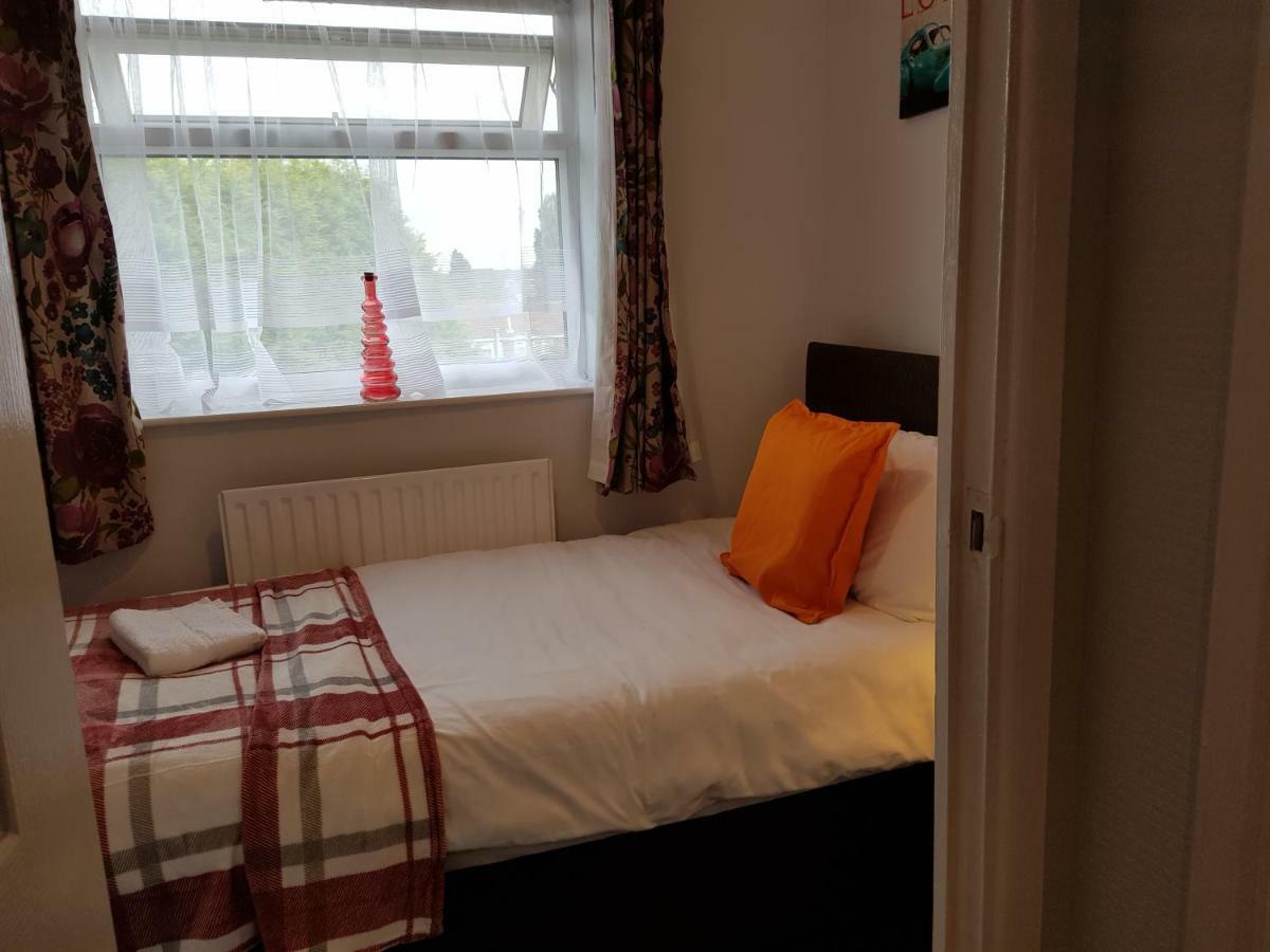 Penllech House - Huku Kwetu Notts - 3 Bedroom Spacious Lovely And Cosy With A Free Parking- Affordable And Suitable To Group Business Travellers นอตติงแฮม ภายนอก รูปภาพ