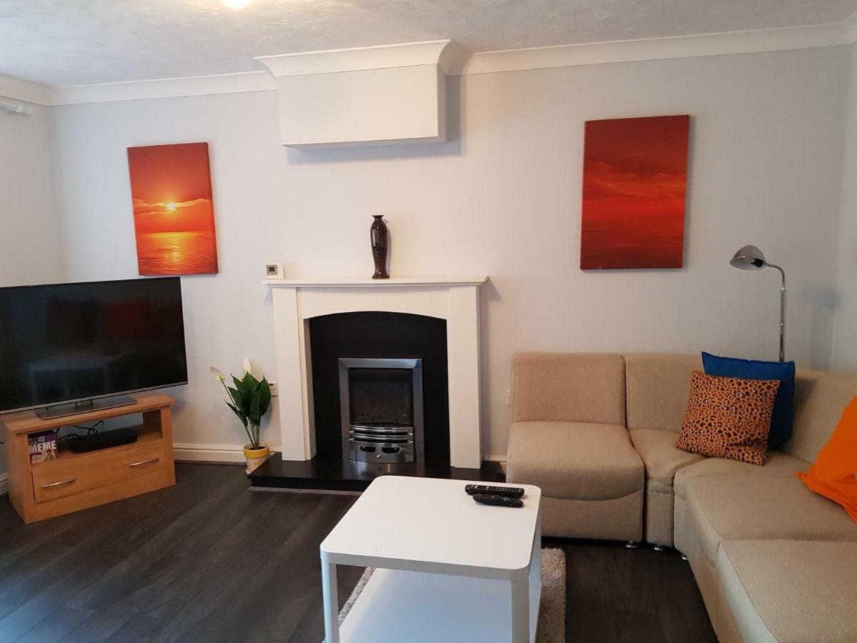 Penllech House - Huku Kwetu Notts - 3 Bedroom Spacious Lovely And Cosy With A Free Parking- Affordable And Suitable To Group Business Travellers นอตติงแฮม ภายนอก รูปภาพ